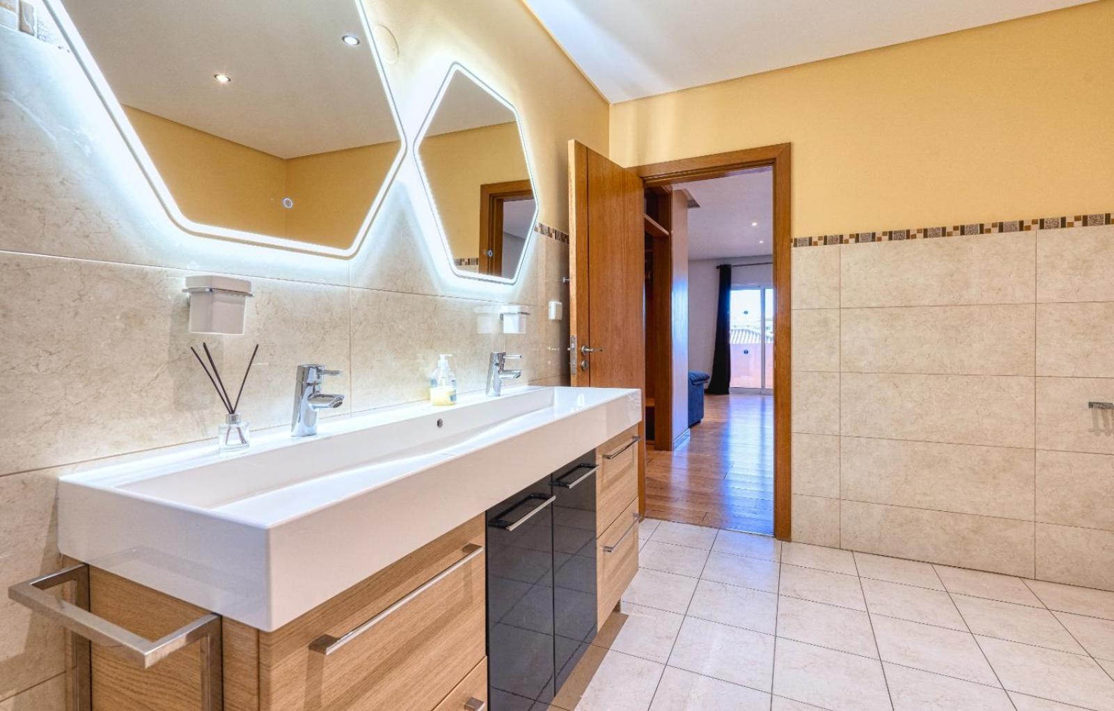 Full Private 300Sqm Villa Jacuzzi Heated Pool Ideal & Quiet Location อัลบูเฟรา ภายนอก รูปภาพ