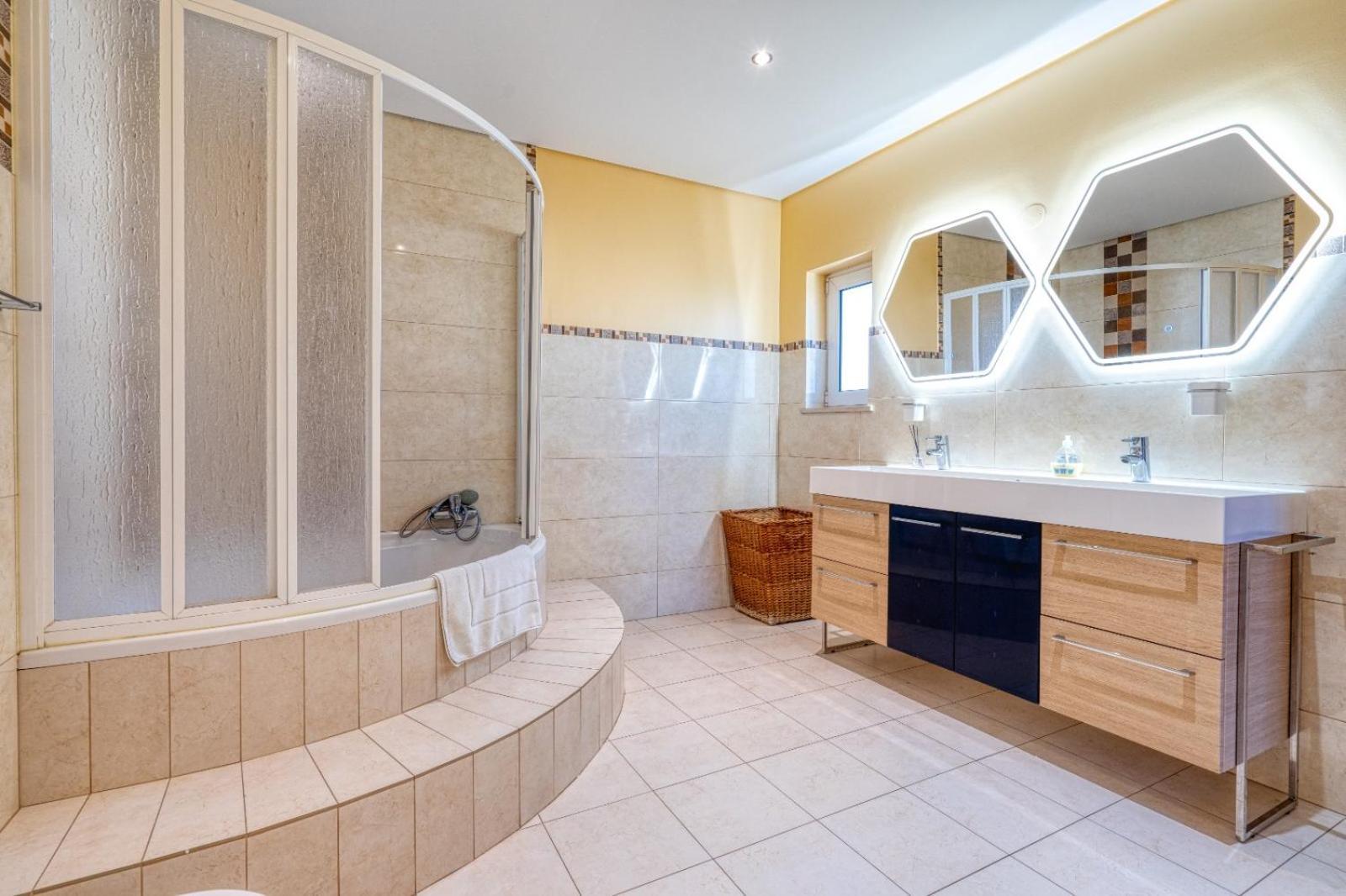 Full Private 300Sqm Villa Jacuzzi Heated Pool Ideal & Quiet Location อัลบูเฟรา ภายนอก รูปภาพ